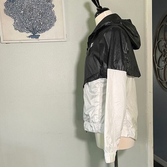 Nike Women's Two-Tone Hooded Utility Jacket - Picture 3 of 6